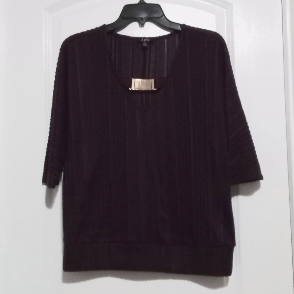 🎁 4/$20 A.U.W. plum V neck blouse